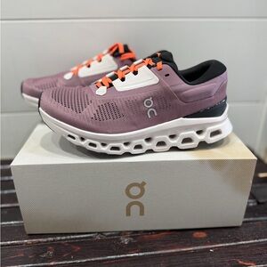 Women's On Cloudstratus 3